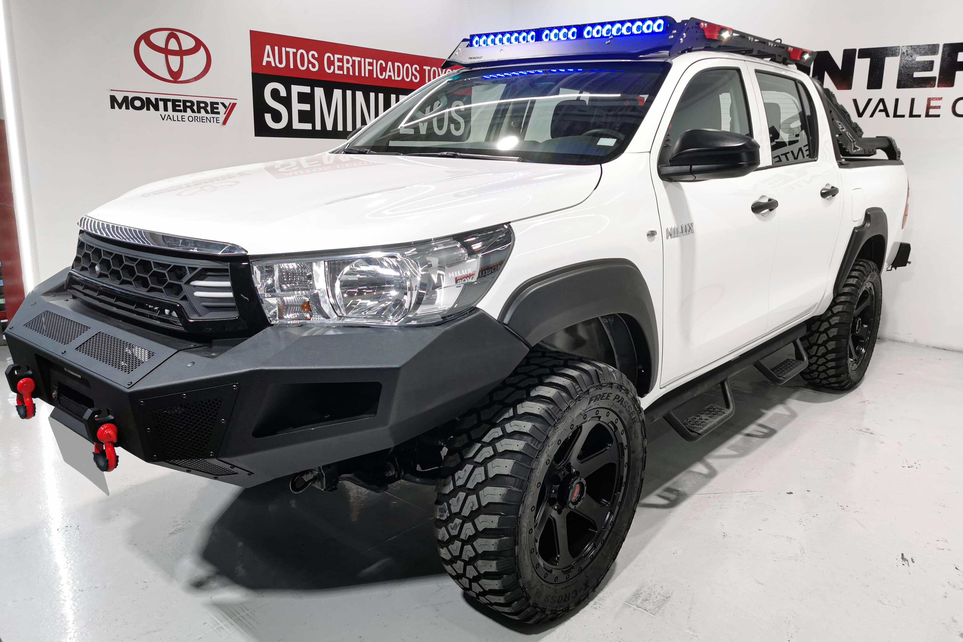 Toyota Hilux 2022 28 Cabina Doble Base Mt Toyota Monterrey Valle Oriente 7029